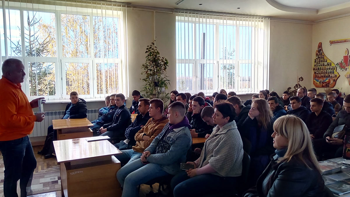 Зустріч з письменником Василем Кузаном