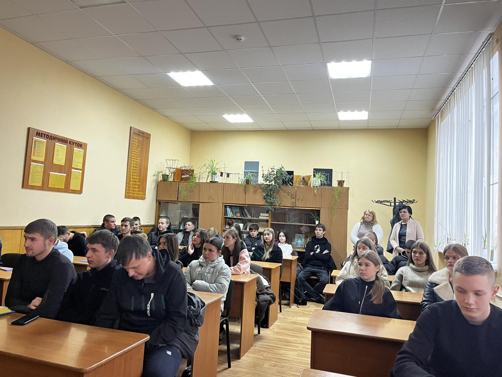 Перегляд документально-просвітницького фільму про українську мову