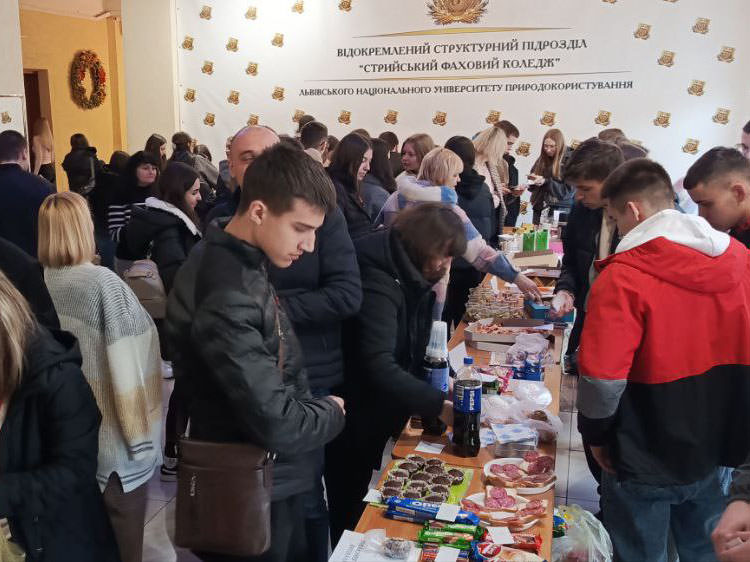 Благодійний Великодній ярмарок