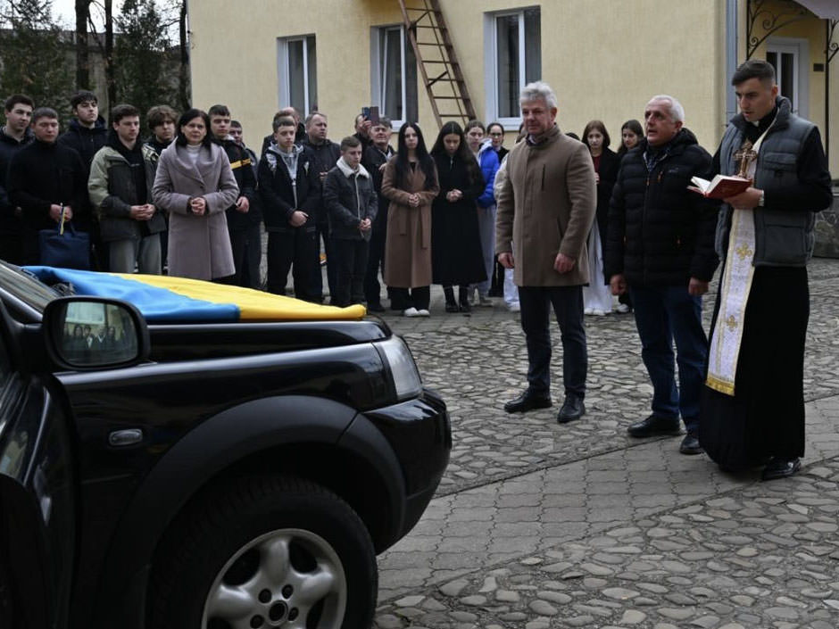 Освячення чергового автомобіля для військових