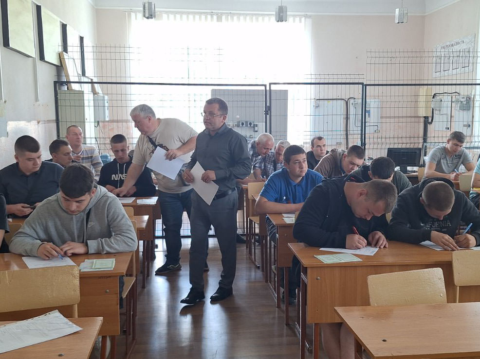 Тракторист-машиніст — професія, яка дає старт у майбутнє!