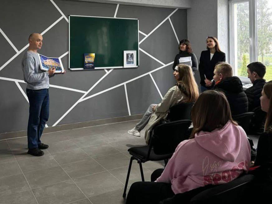 Зустріч із художником Тарасом Сорочаком