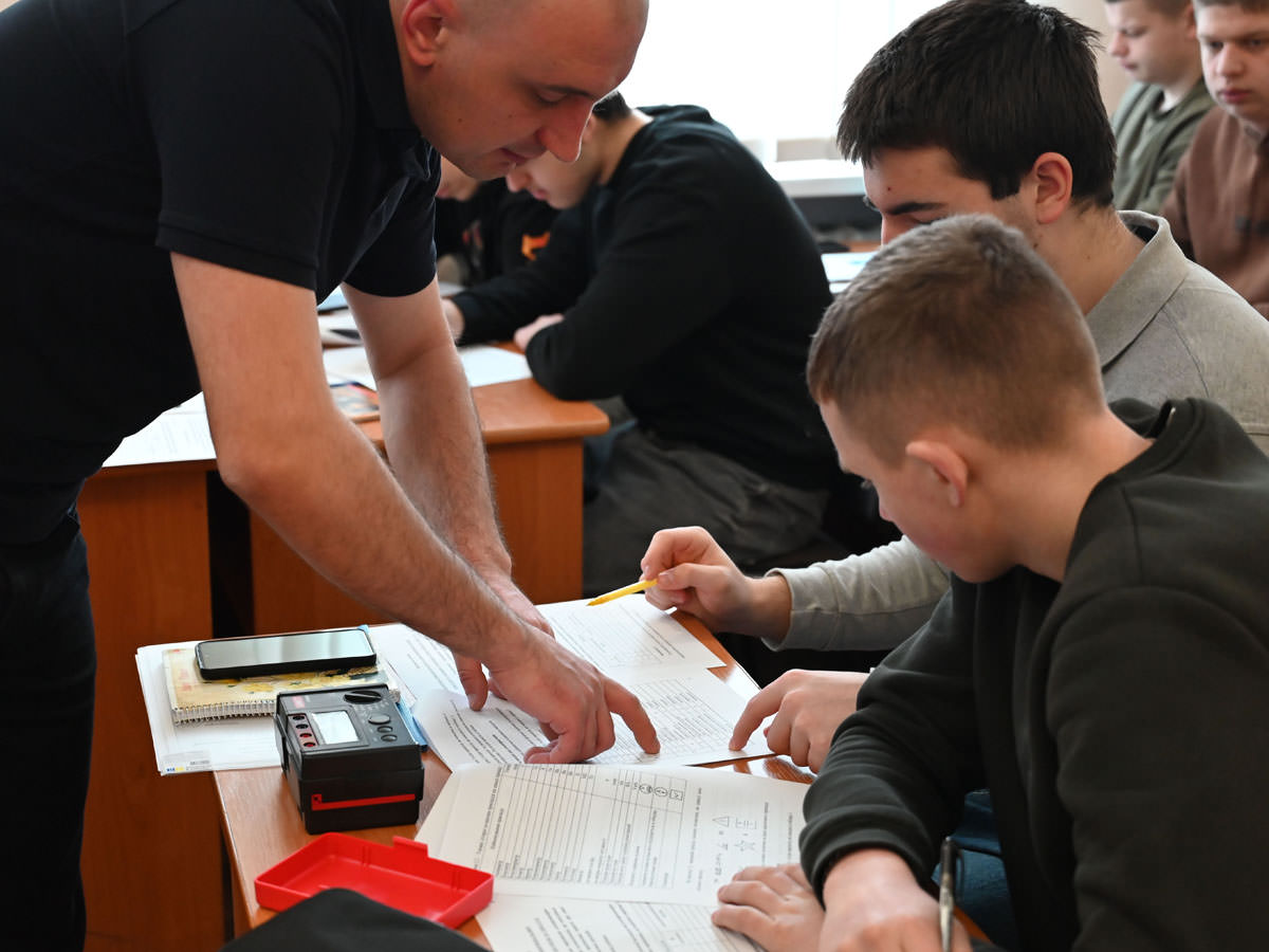 Відкрите заняття з «Основ електроніки та мікропроцесорної техніки»